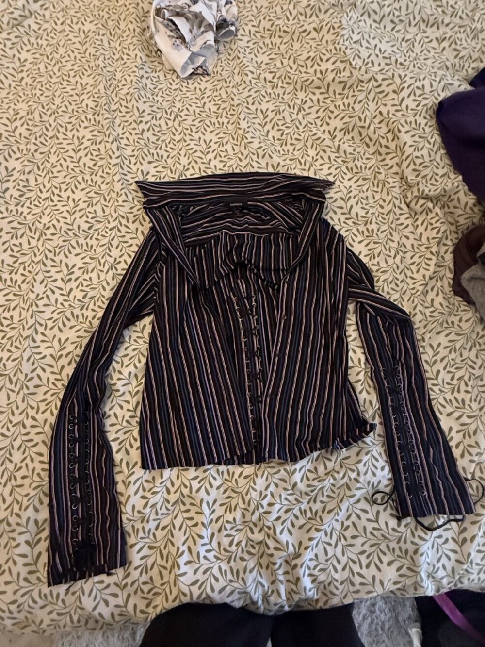 Express Striped Lace-Up Sleeve Blouse — M